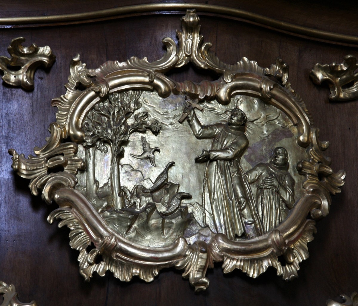 Relief “St Francis talks to the birds”, pulpit, Maria Lankowitz (photo by Diocesan Museum Graz, Dieter Bacher, 2007)