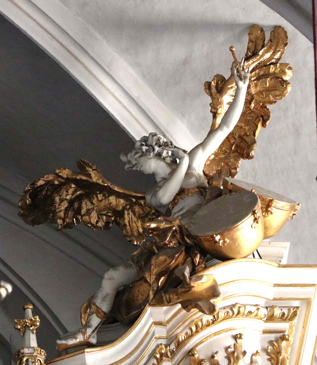 Vienna, St Augustine, organ, right angel with timpani (photo by Julia Strobl, 2018)