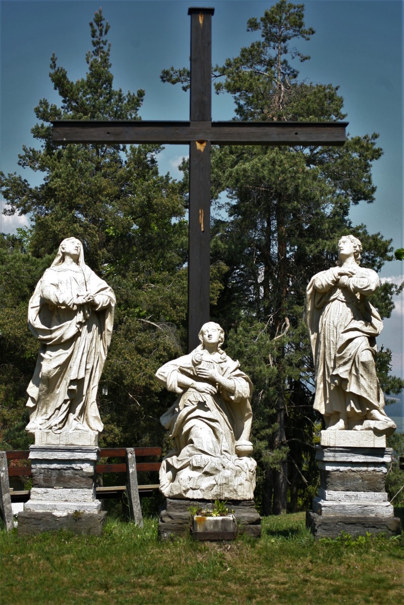 The sculptural group of Mary, Mary Magdalene and Apostle John, Holy Mountain, Bärnbach (photo by Diocesan Museum Graz, Eva Kullmer, 2007)