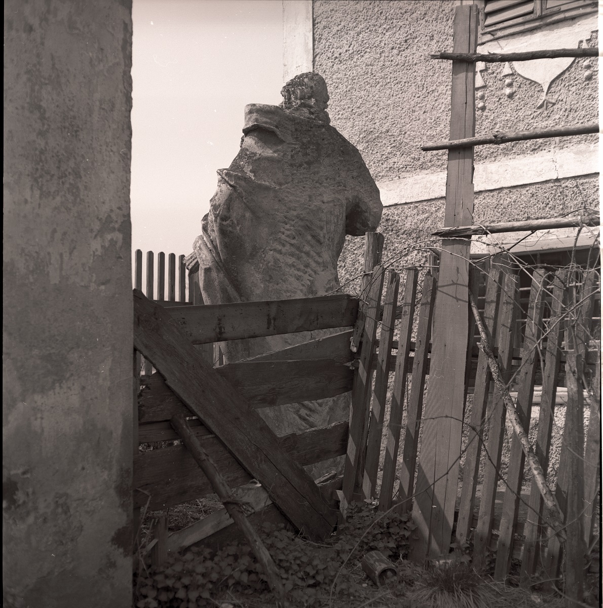 The sculpture of St Joseph in Slivnica pri Mariboru, back side – original location, old photograph (source of the photo: Ministry of Culture, Cultural Hertiage Directorate, INDOK Centre)