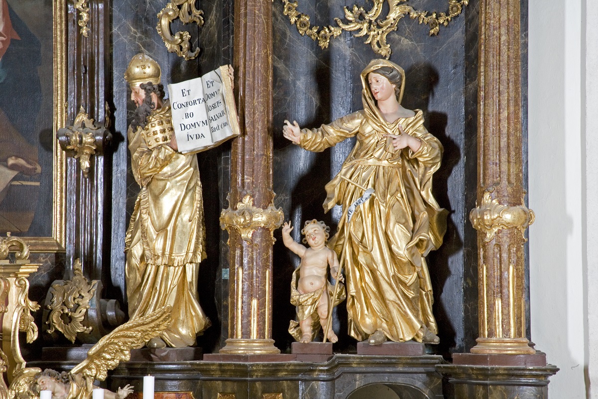 The sculptures of St Zachary and St Elizabeth with the young St John the Baptist (Institute for the Protection of cultural heritage of Slovenia, photo by Valentin Benedik, 2018)