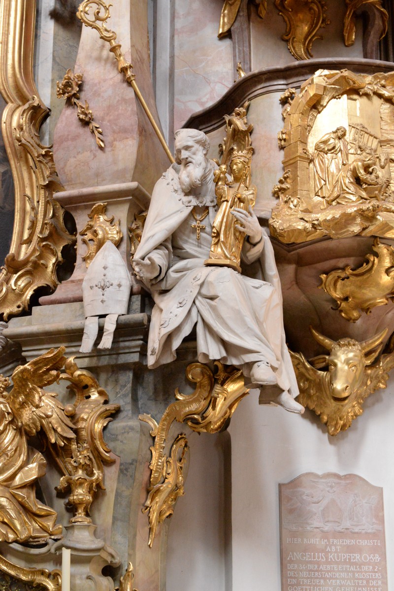 Left side altar of St Corbinian in the Benedictine Abbey, Parish and Pilgrimage Church of St Mary in Ettal (Bavarian State Department of Monuments and Sites, photo by Martin Mannewitz, 2018)