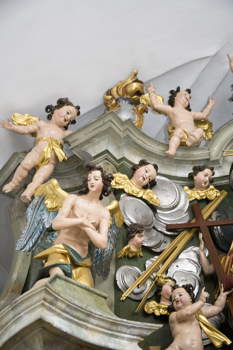 The atic of the altar, detail (Institute for the Protection of Cultural Heritage of Slovenia, photo by Valentin Benedik, 2018)