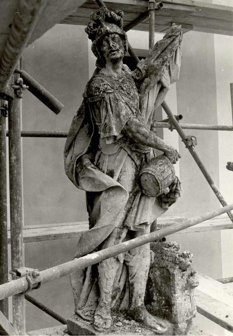 The sculpture of St Florian (source of the photo: Regional Archive Maribor; photo by Bogdan Badovinac, 1990)