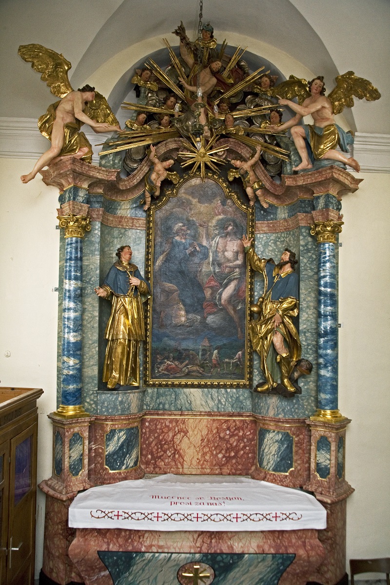 The side altar of St Peter and St Sebastian in Makole (Institute for the Protection of Cultural Heritage of Slovenia, photo by Valentin Benedik, 2018)