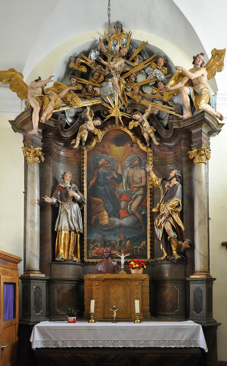 The side altar of St Peter and St Sebastian in Makole, before the restoration works (photo by Valentina Pavlič, 2016)