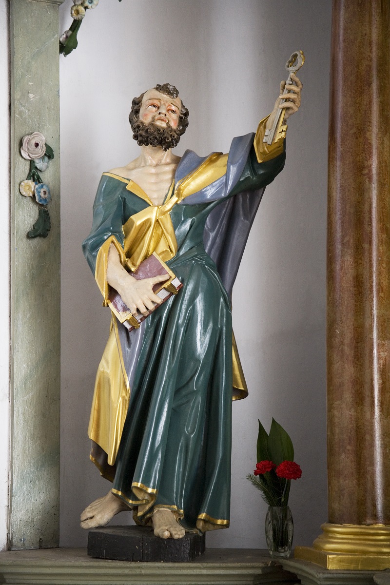 The sculpture of St Peter (Institute for the Protection of Cultural Heritage of Slovenia, photo by Valentin Benedik, 2018)