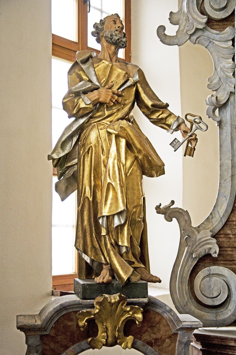 The sculpture of St Peter (Institute for the Protection of Cultural Heritage of Slovenia, photo by Valentin Benedik, 2018)