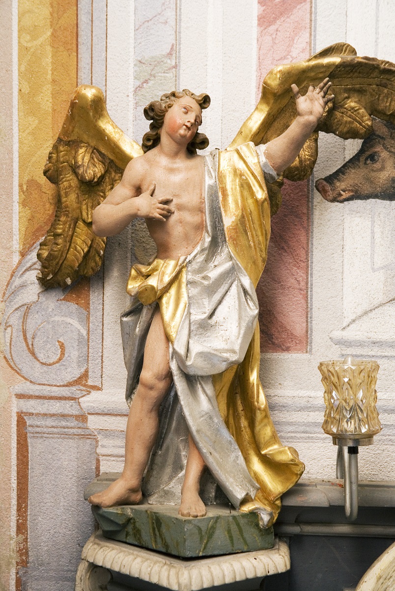 The sculpture of angel in Kočno ob Ložnici (Institute for the Protection of Cultural Heritage of Slovenia, photo by Valentin Benedik, 2018)