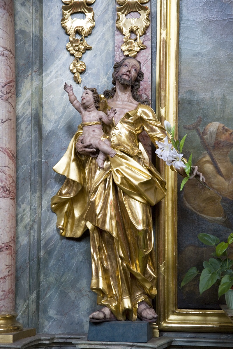 The sculpture of St Joseph (Institute for the Protection of Cultural Heritage of Slovenia, photo by Valentin Benedik, 2018)