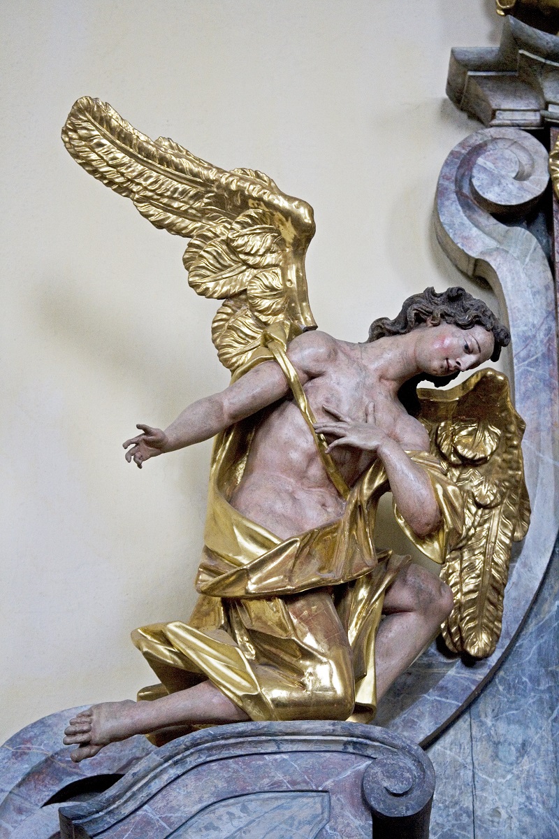 The sculpture of angel from the upper part of the altar (Institute for the Protection of Cultural Heritage of Slovenia, photo by Valentin Benedik, 2018)