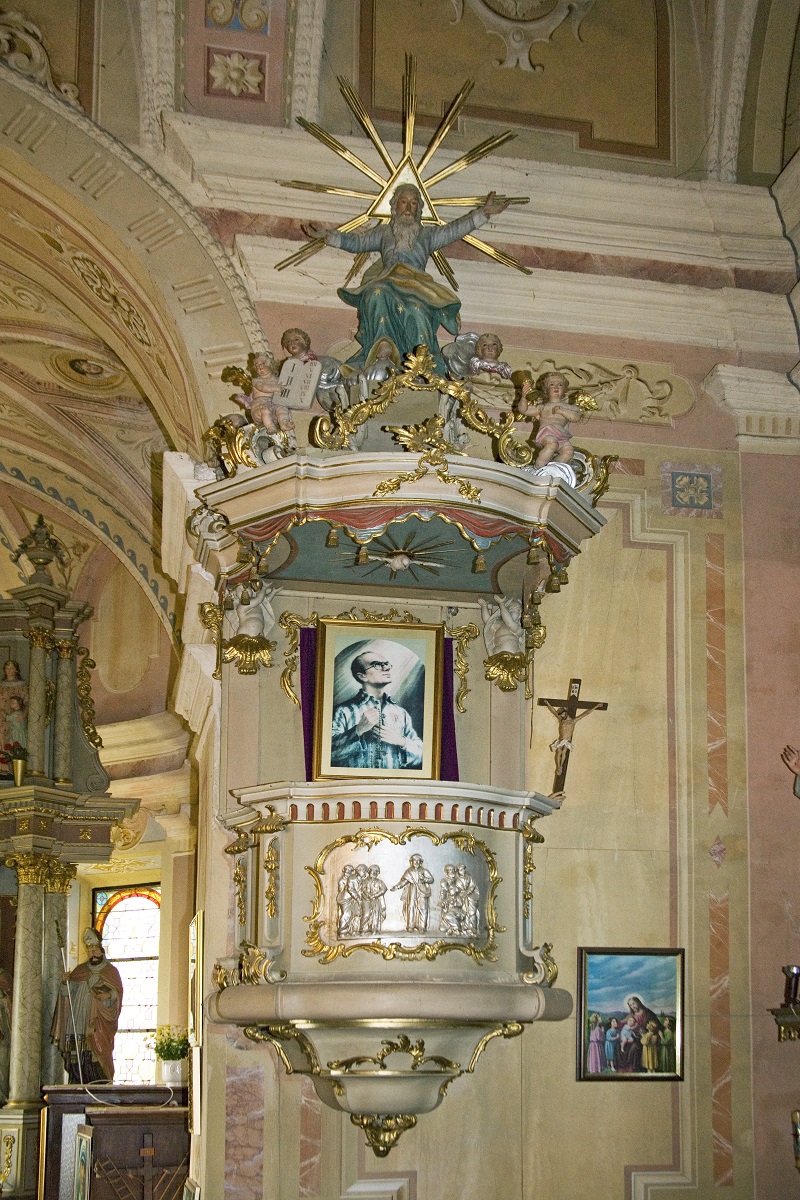 The pulpit of the Parish Church of St Hemma of Gurk in Sveta Ema (Institute for the Protection of Cultural Heritage of Slovenia, photo by Valentin Benedik, 2018)