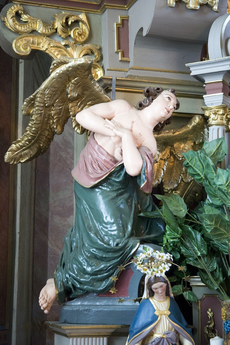 The sculpture of the left angel from the tabernacle in Sveta Ema (Institute for the Protection of Cultural Heritage of Slovenia, photo by Valentin Benedik, 2018)